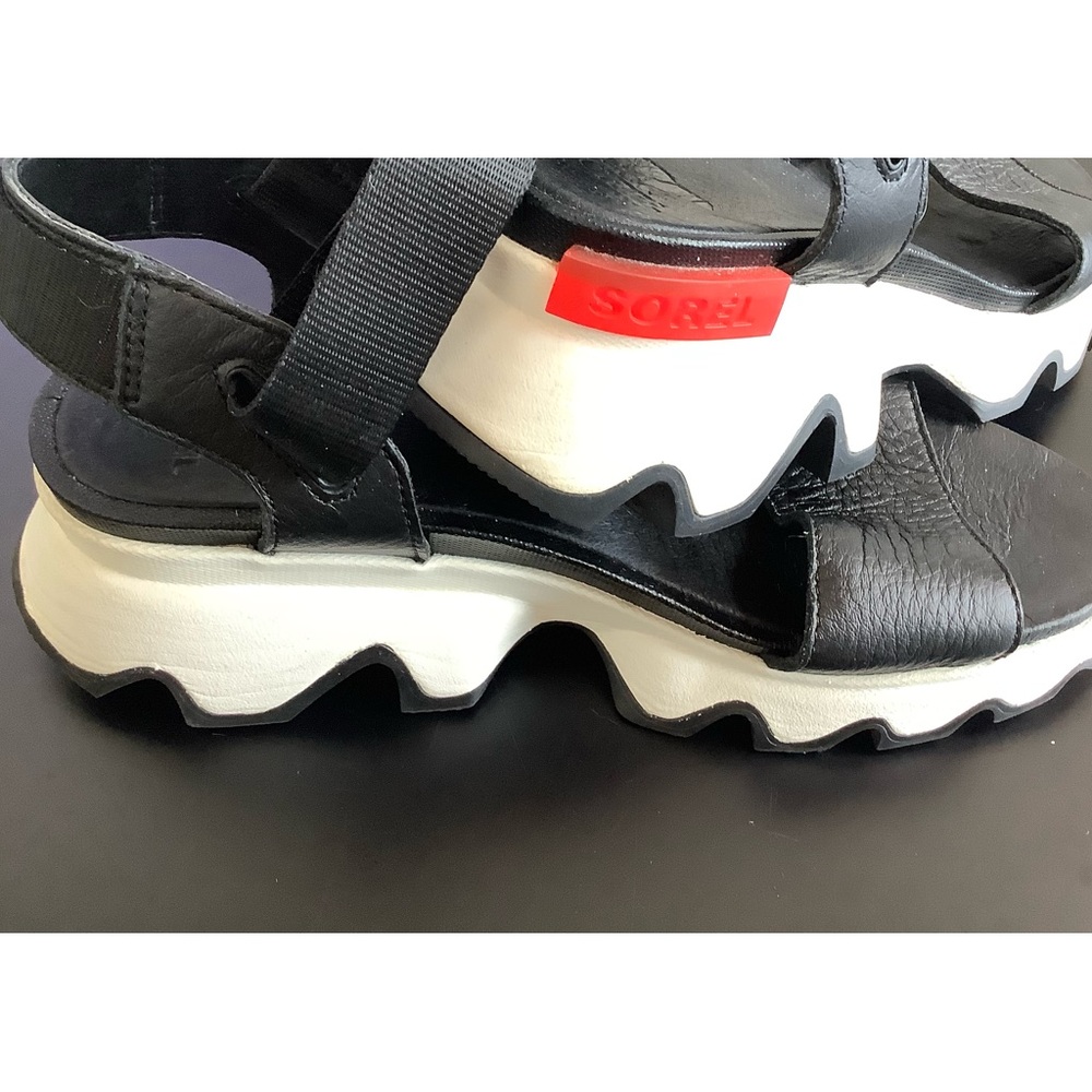 Sorel Kinetic Sandal Black leather, red, white